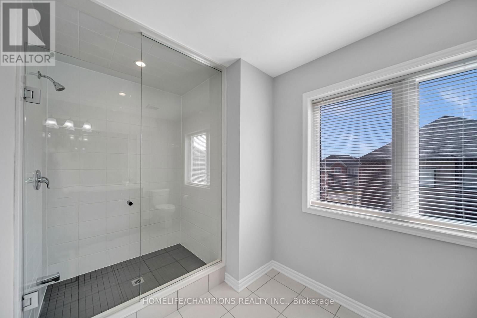 1437 KERRYDALE AVENUE Image 35