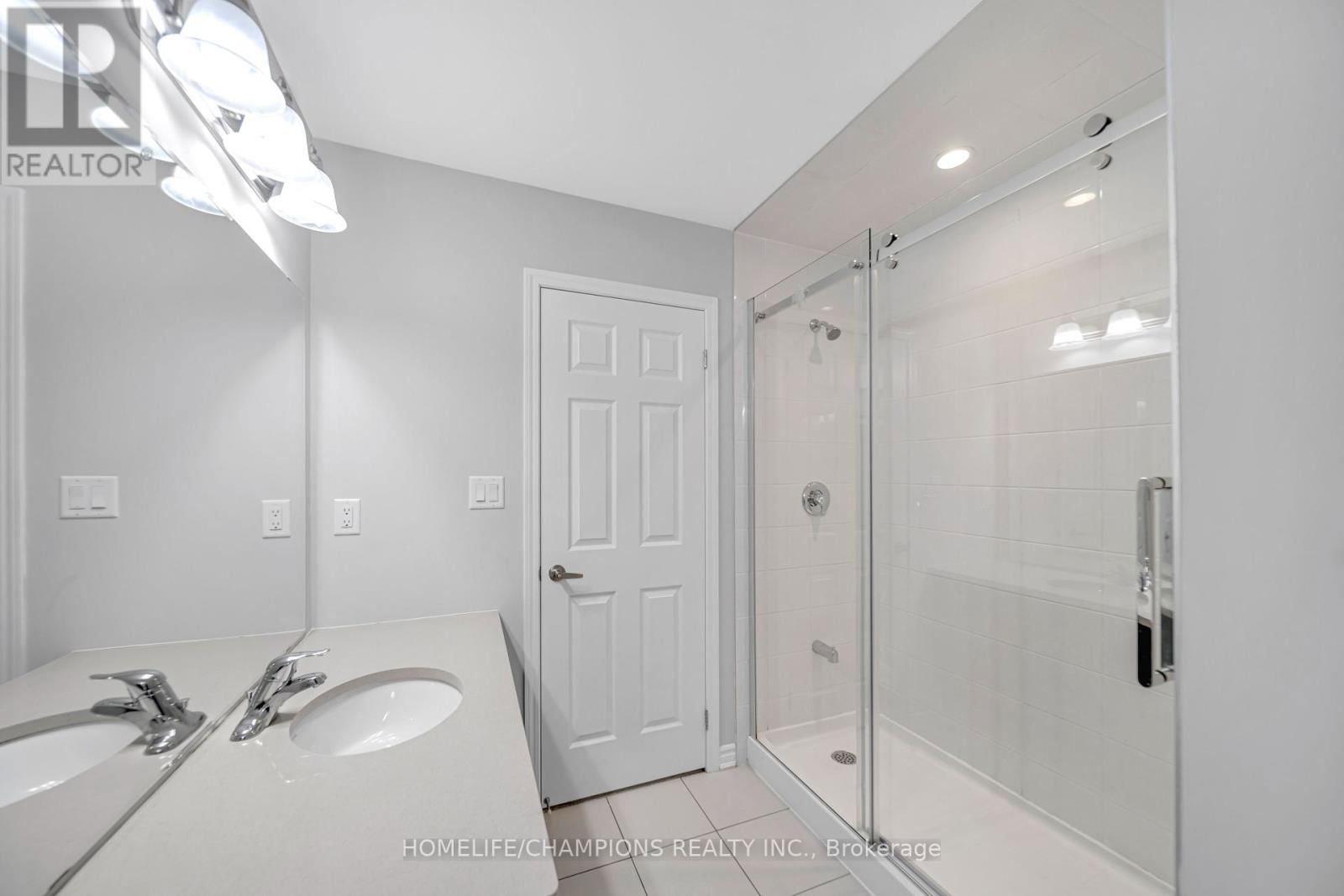 1437 KERRYDALE AVENUE Image 39