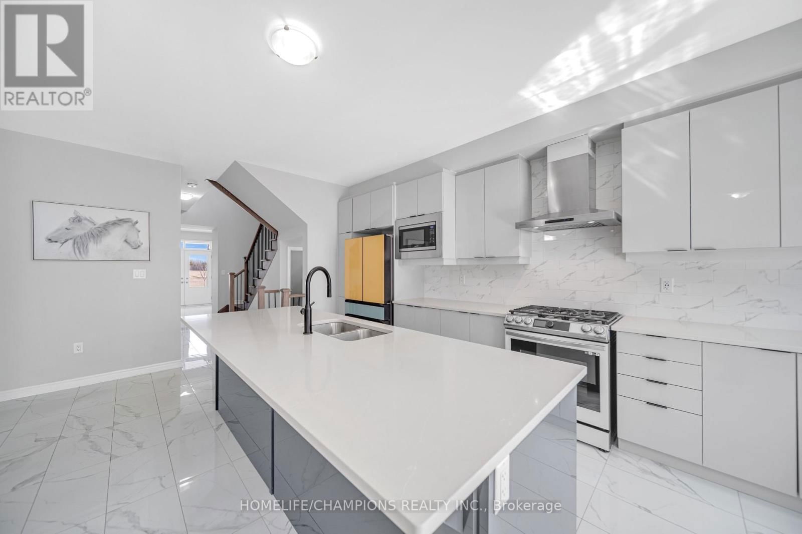 1437 KERRYDALE AVENUE Image 9