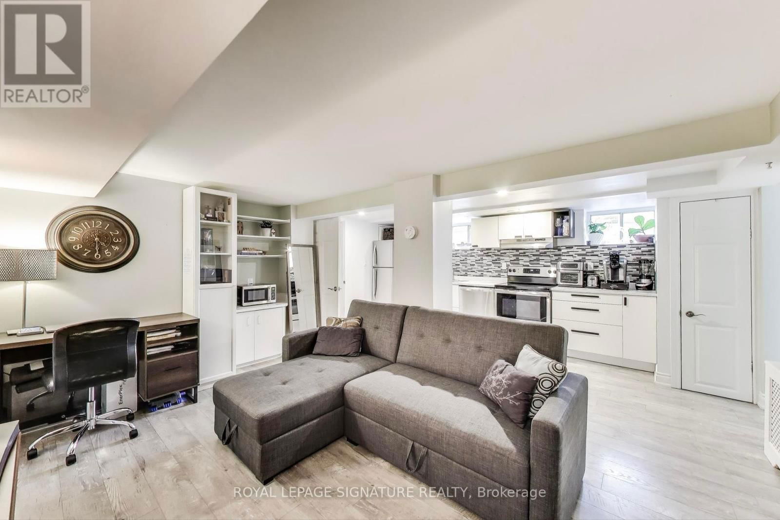 71 YARDLEY AVENUE Image 12