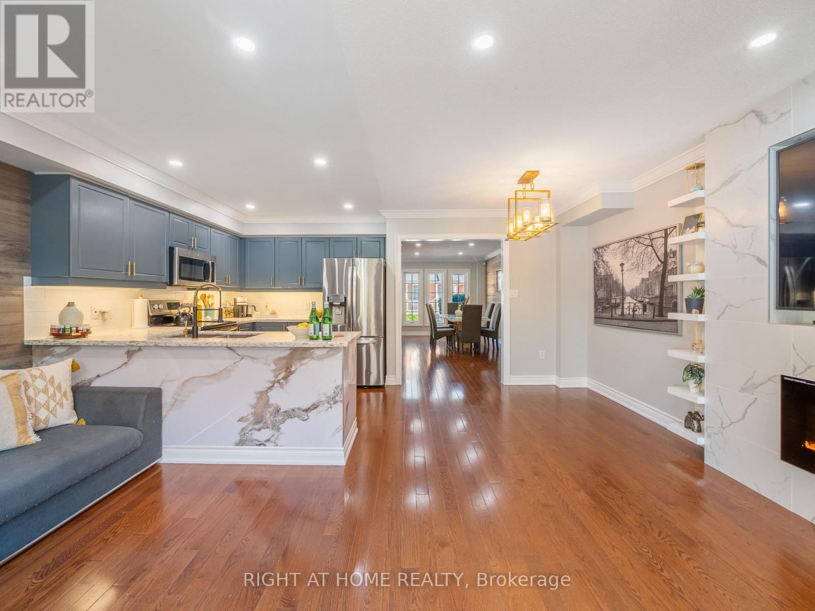 76 TORR LANE Image 12