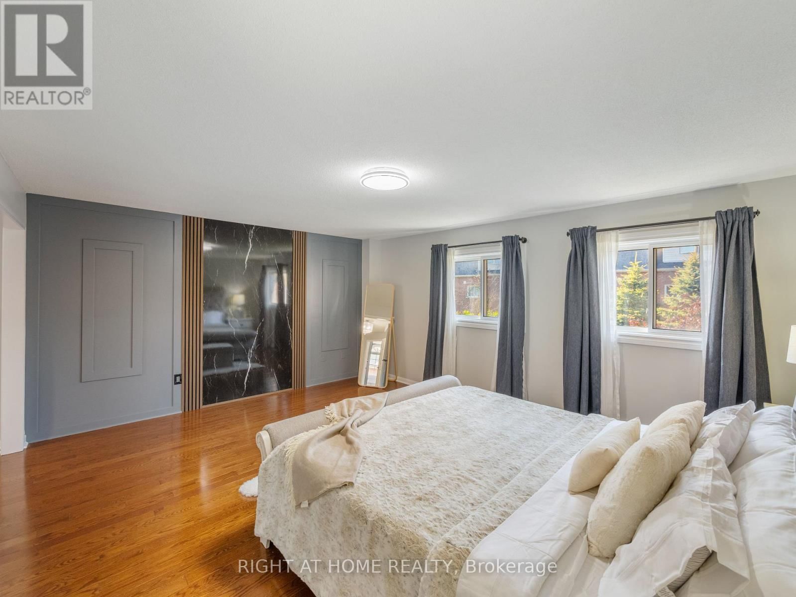 76 TORR LANE Image 30
