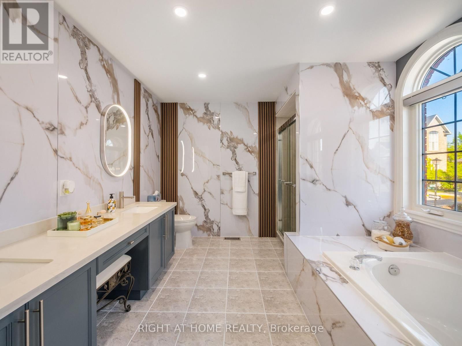 76 TORR LANE Image 32