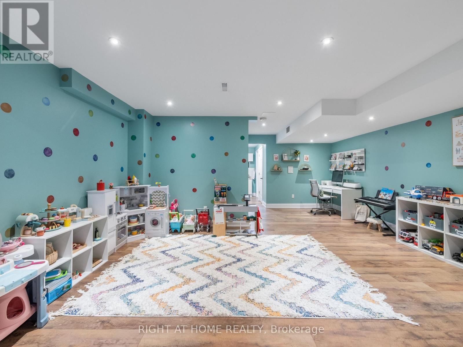 76 TORR LANE Image 38