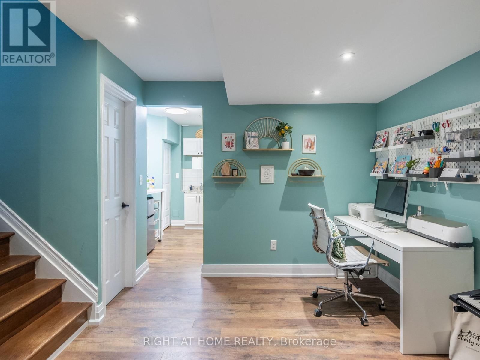 76 TORR LANE Image 39