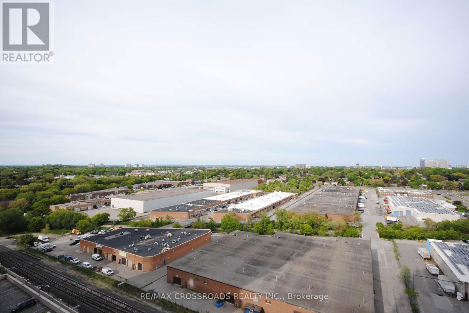 1510 - 151 VILLAGE GREEN SQUARE Image 12