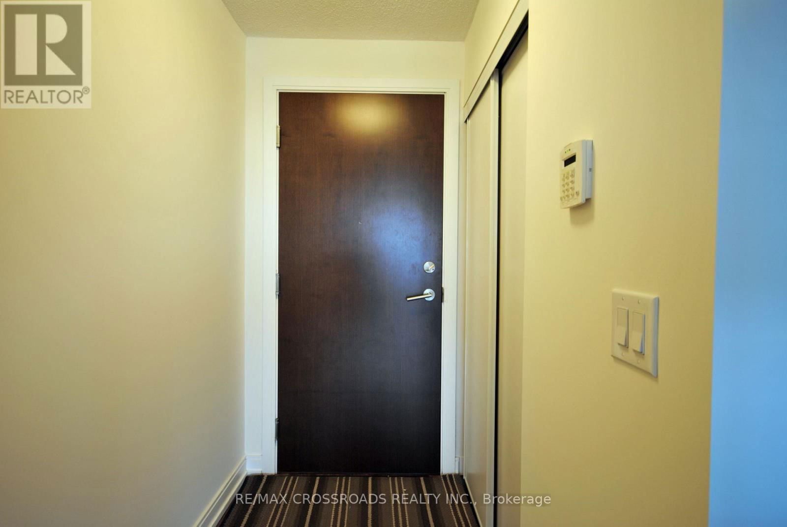 1510 - 151 VILLAGE GREEN SQUARE Image 3