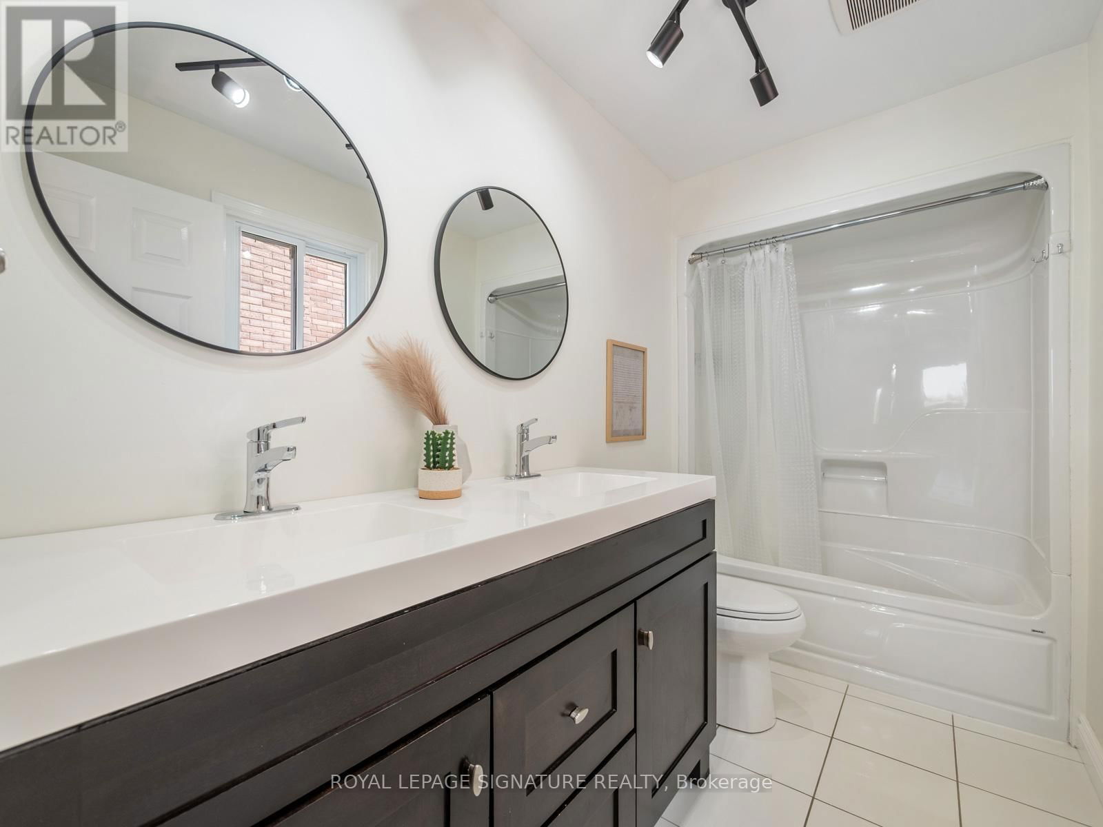 53 BLUEKING CRESCENT Image 31