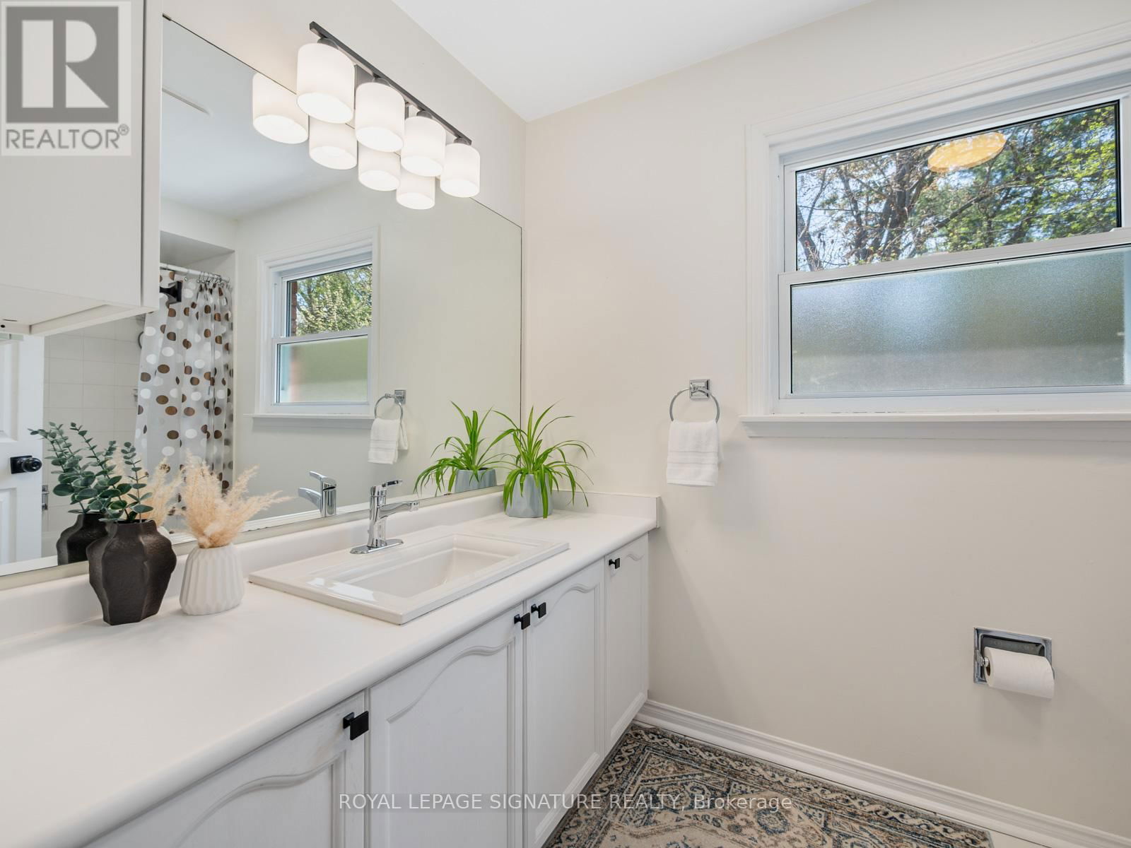 53 BLUEKING CRESCENT Image 35