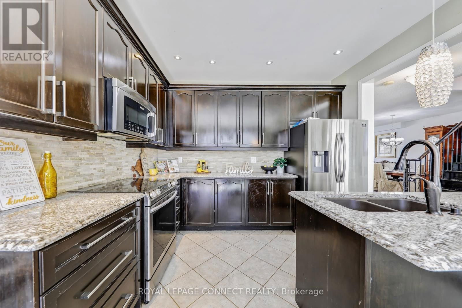 936 LANGFORD STREET Image 12