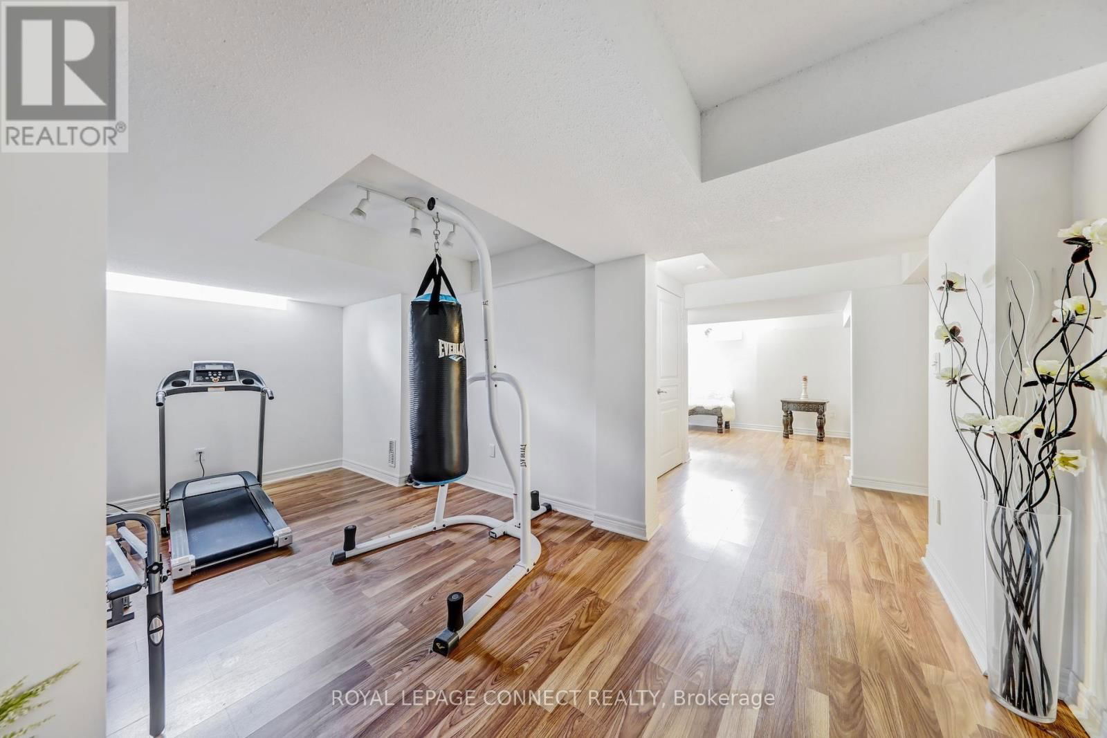 936 LANGFORD STREET Image 32