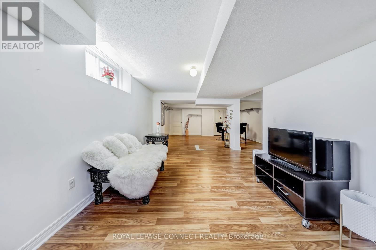 936 LANGFORD STREET Image 34