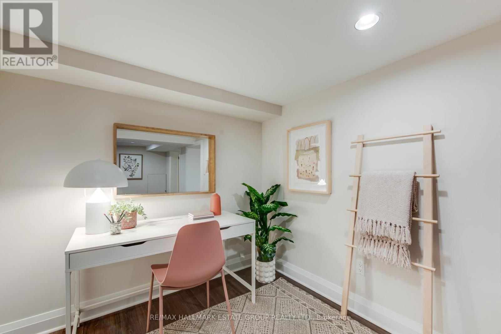 53 PLAYTER CRESCENT Image 36