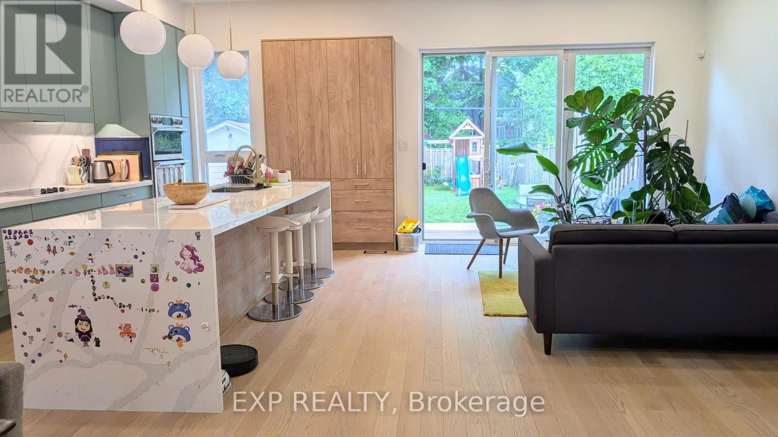 1043 LOGAN AVENUE Image 10