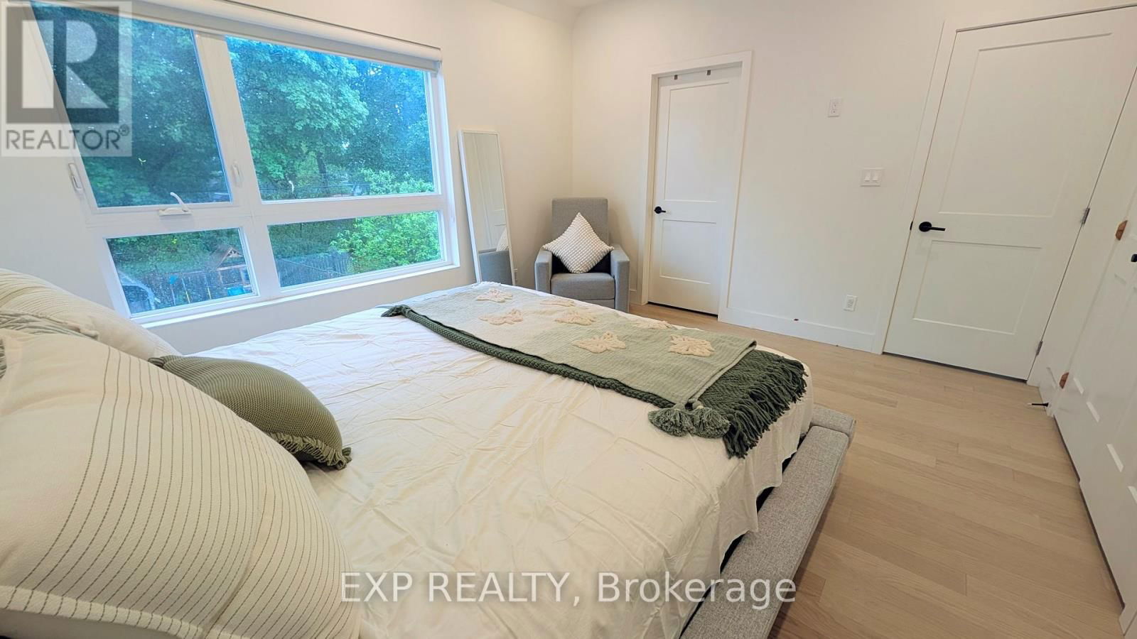 1043 LOGAN AVENUE Image 14