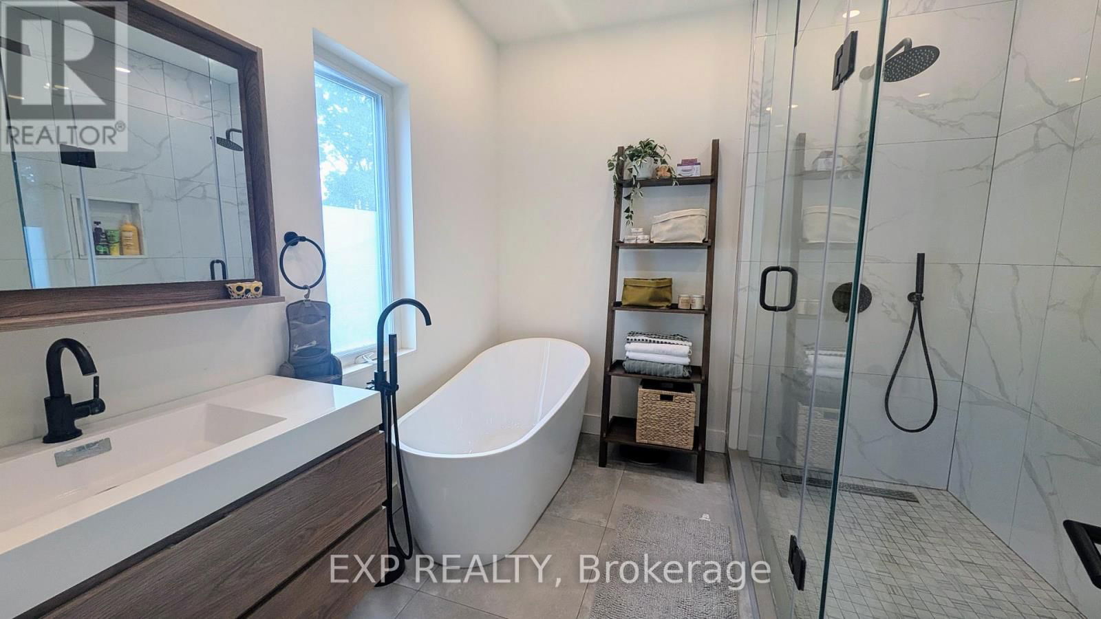 1043 LOGAN AVENUE Image 15