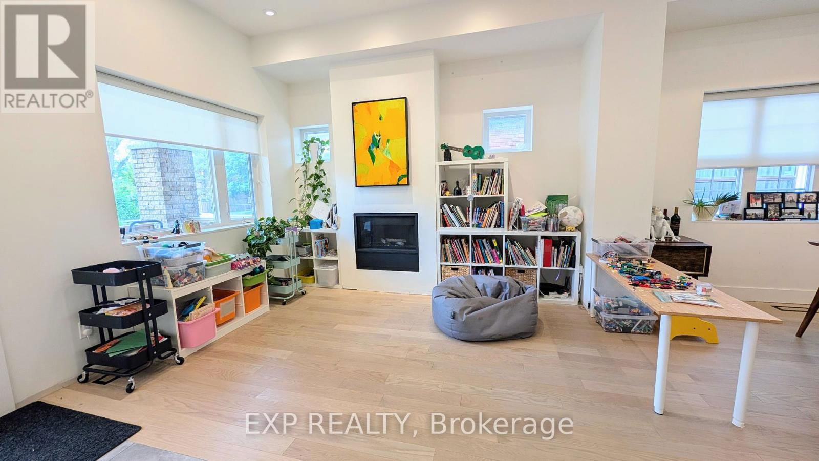 1043 LOGAN AVENUE Image 4