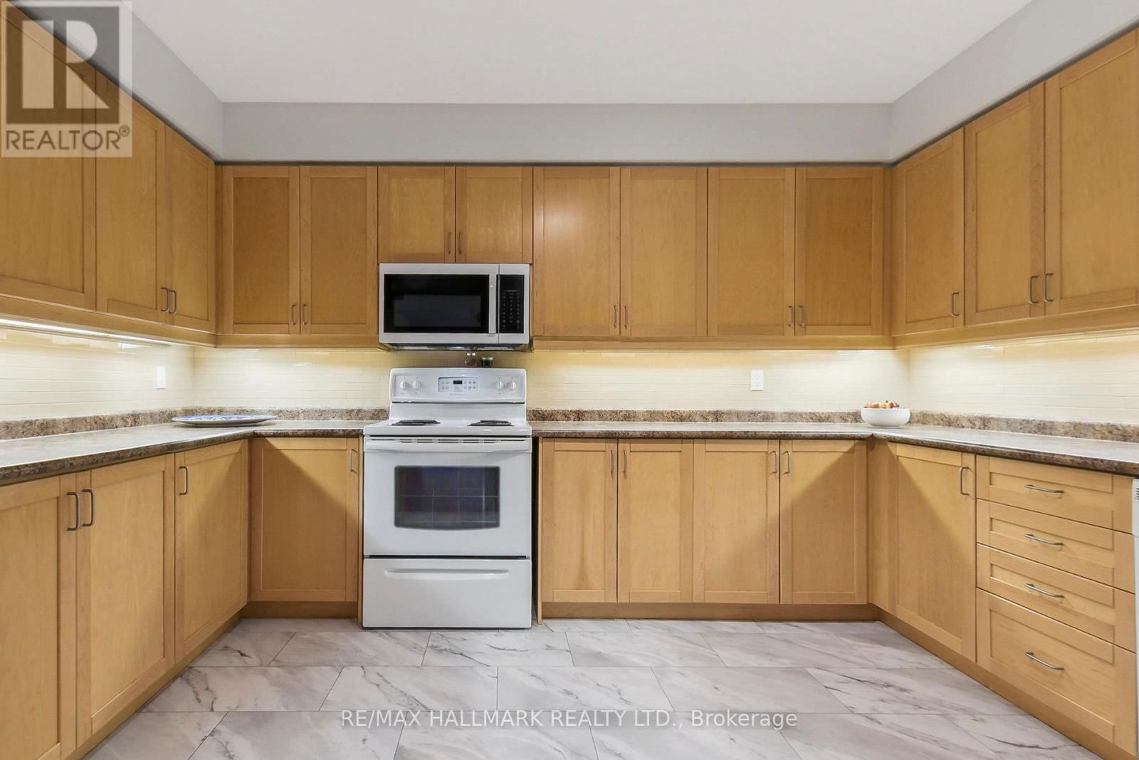 206 - 1 LAWLOR AVENUE Image 17
