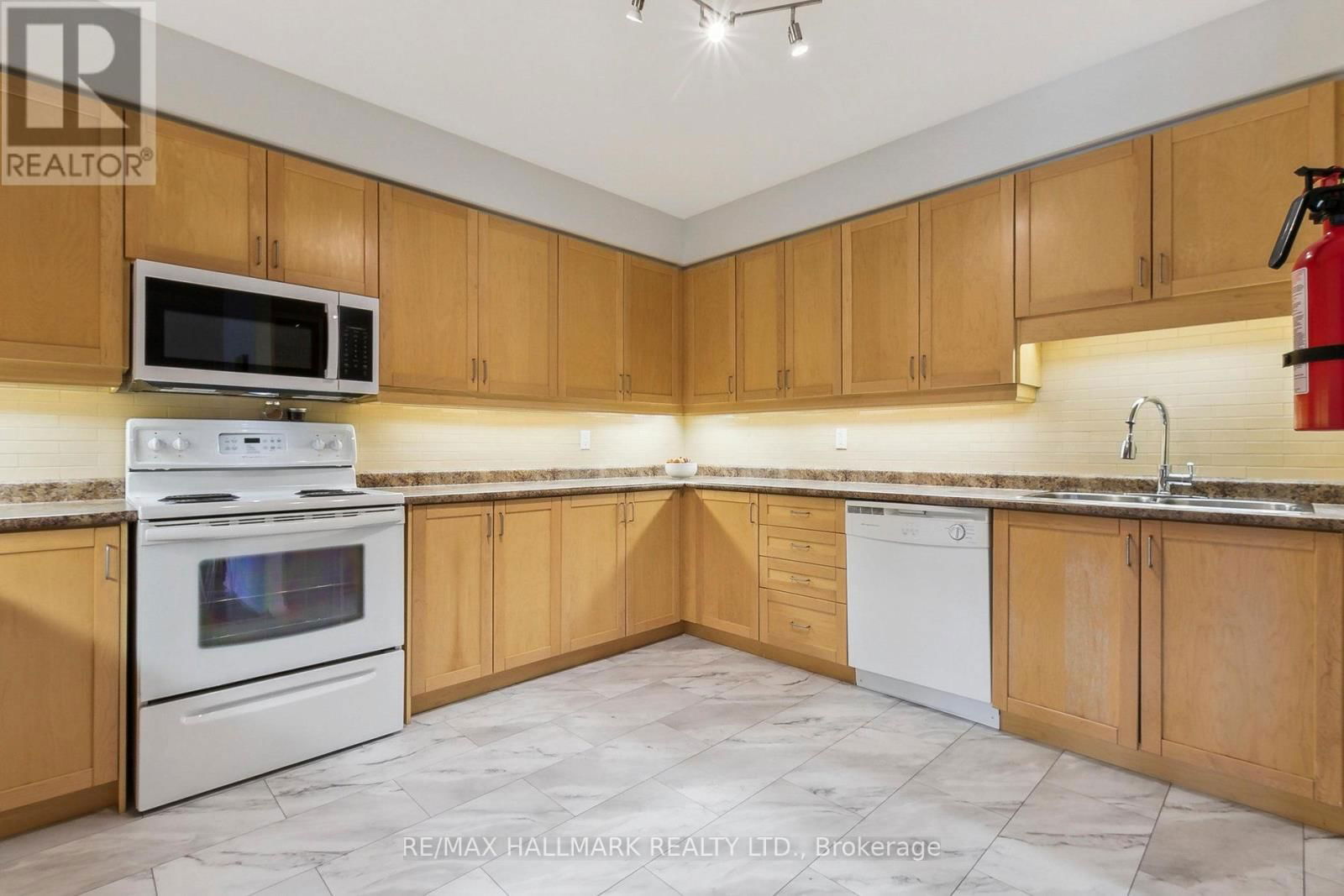 206 - 1 LAWLOR AVENUE Image 18