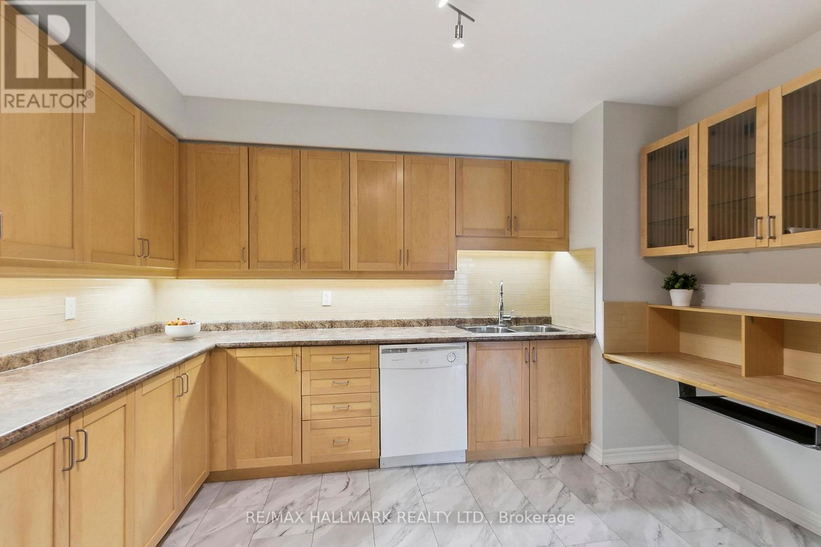 206 - 1 LAWLOR AVENUE Image 19
