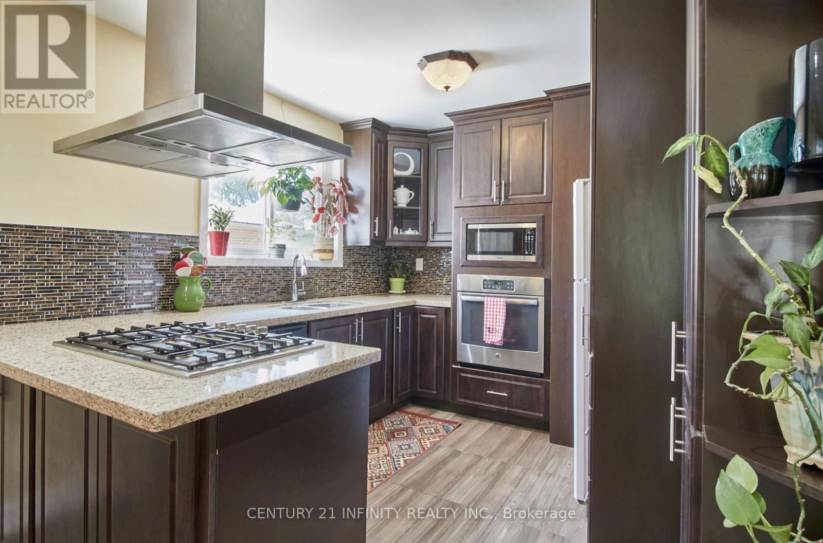 868 ANTONIO STREET Image 11
