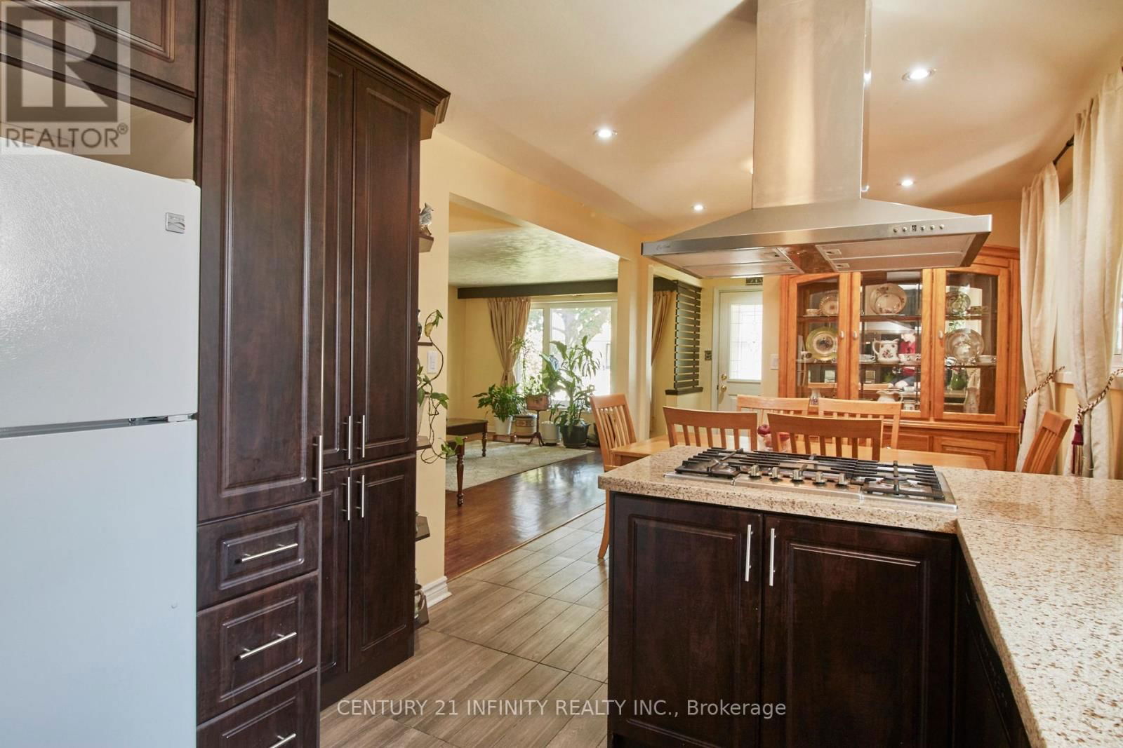 868 ANTONIO STREET Image 13