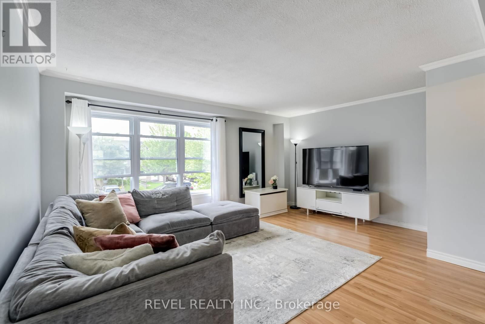 909 SOUTHRIDGE STREET Image 11