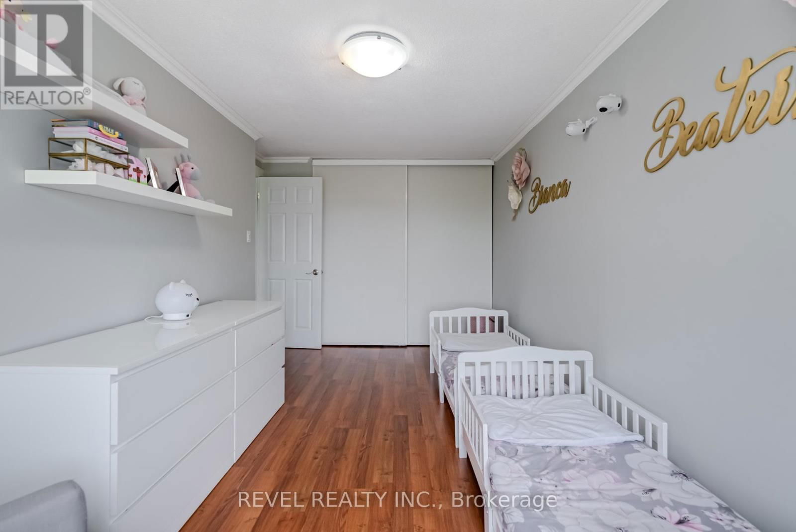 909 SOUTHRIDGE STREET Image 32