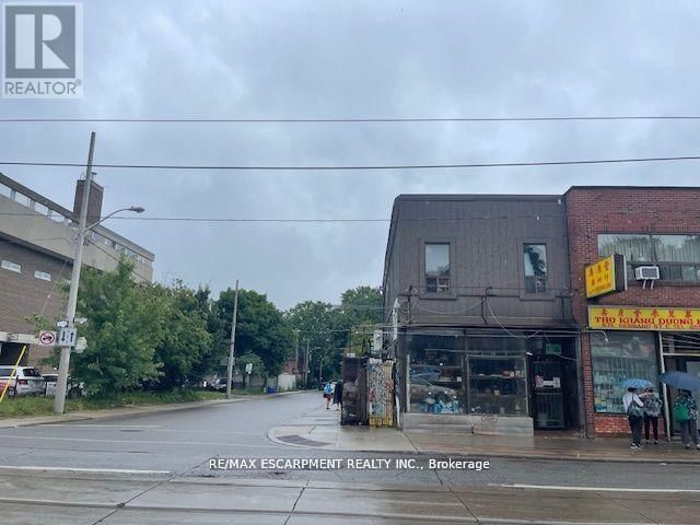 673 GERRARD STREET EAST Image 3