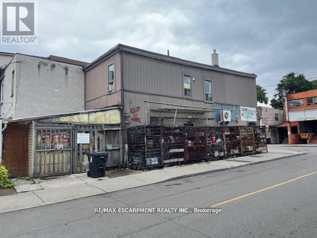 673 GERRARD STREET EAST Image 4