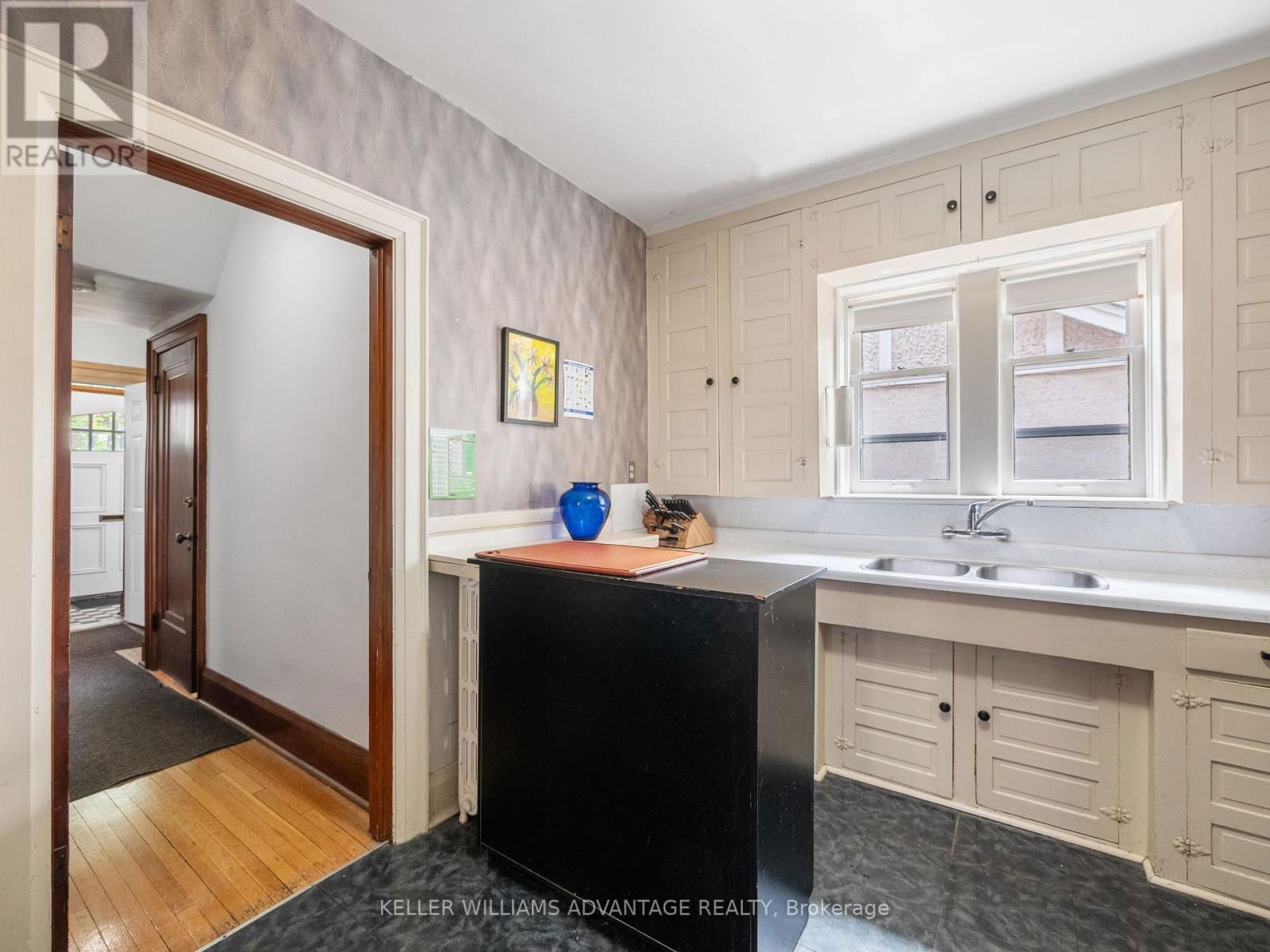 58 SILVER BIRCH AVENUE Image 11