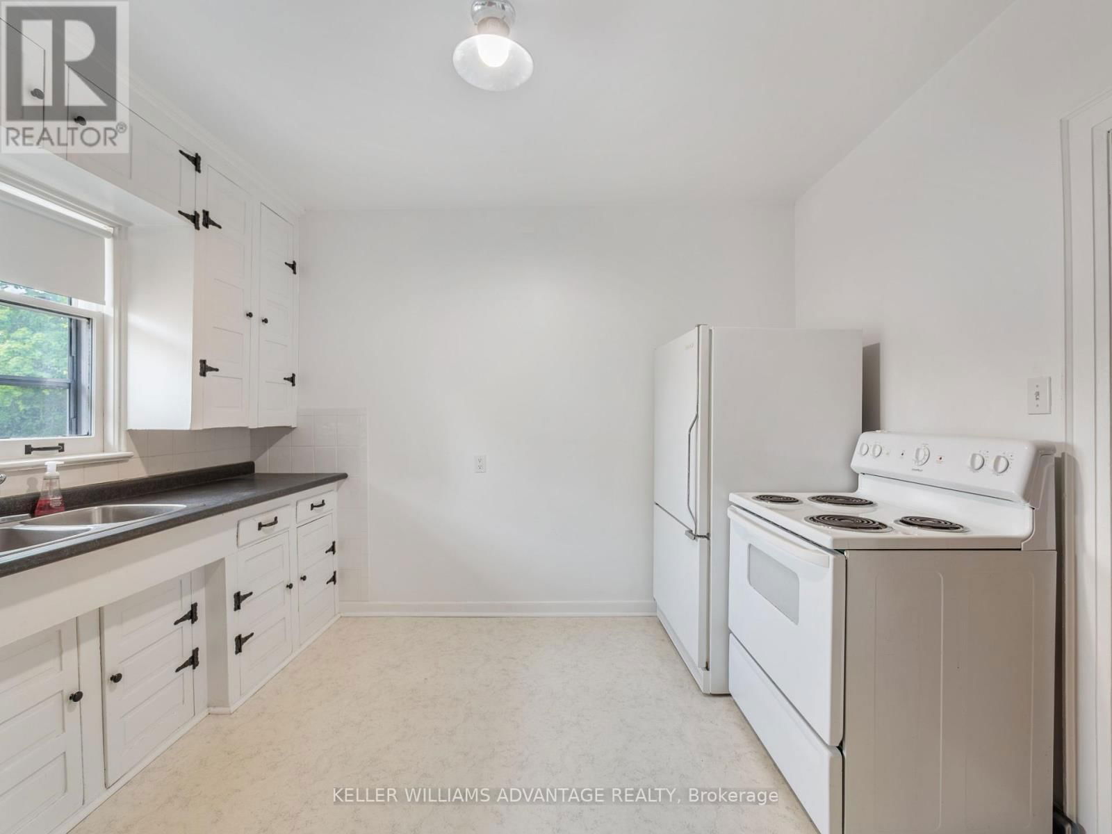 58 SILVER BIRCH AVENUE Image 23
