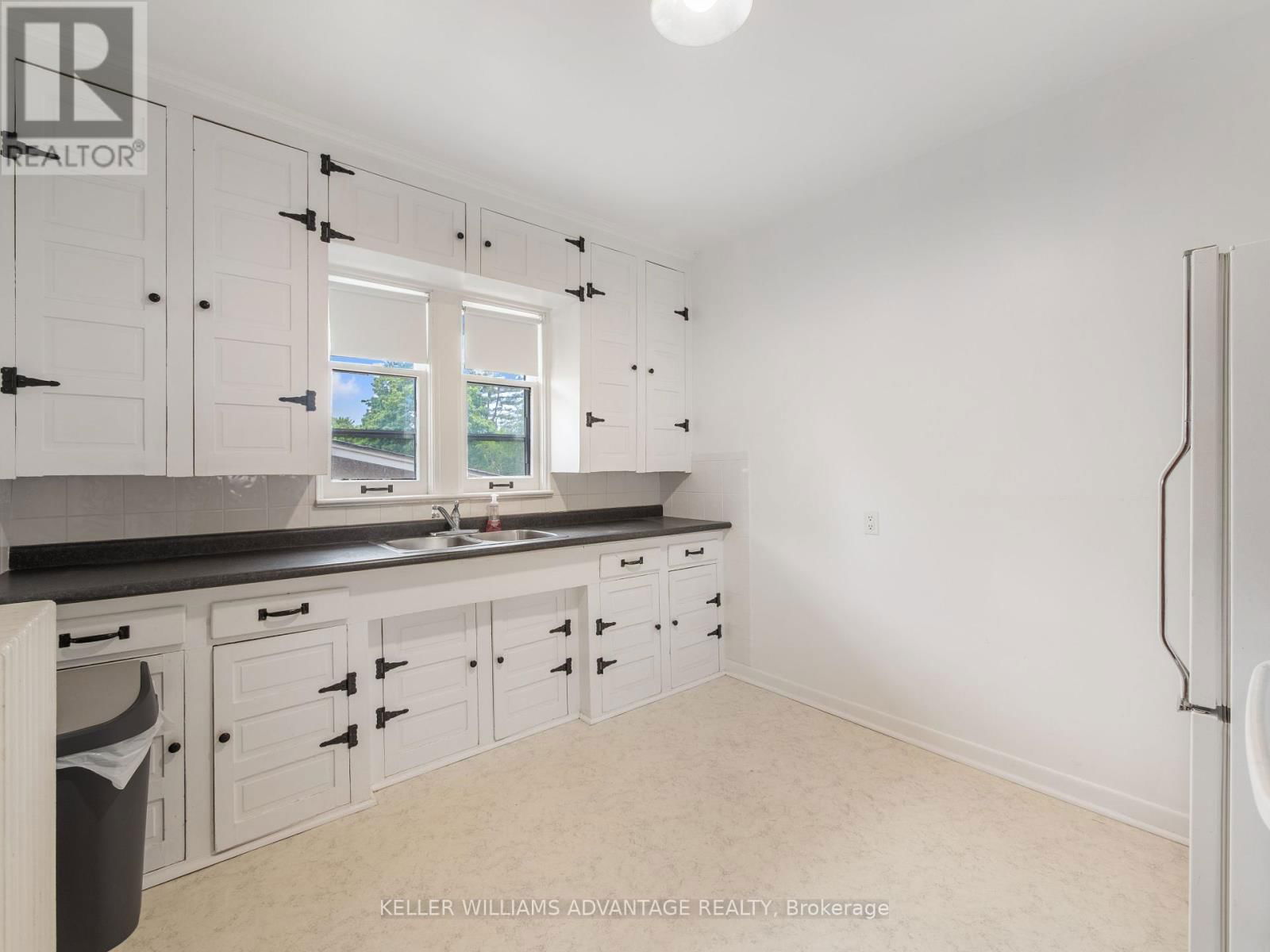 58 SILVER BIRCH AVENUE Image 25