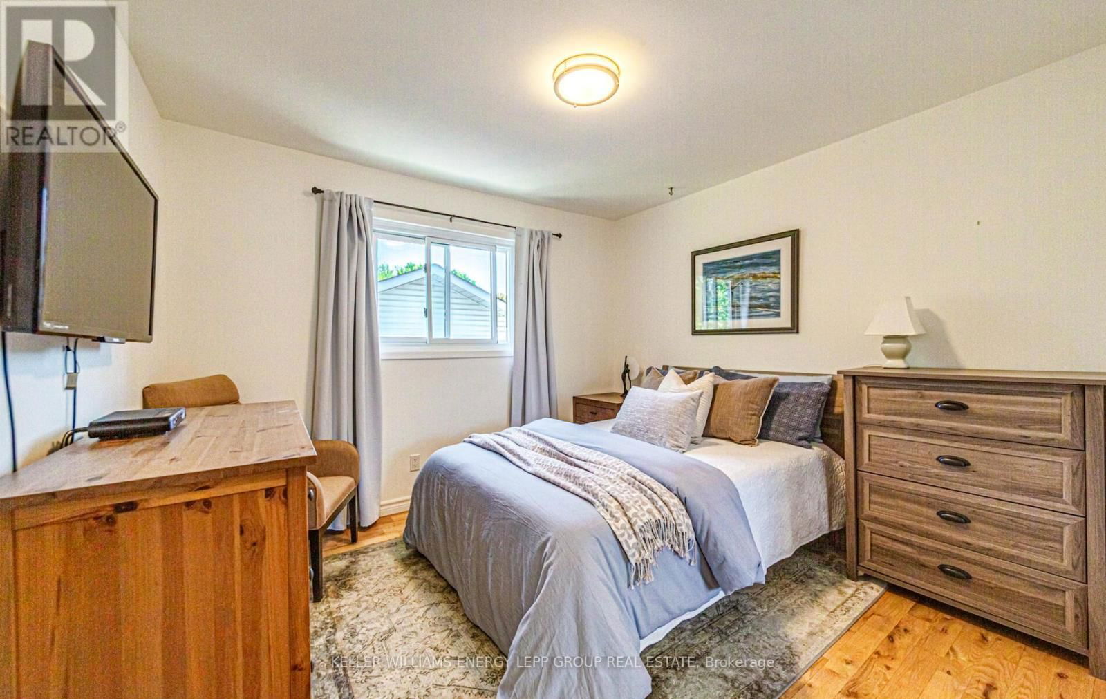 849 BYRON STREET NORTH Image 11