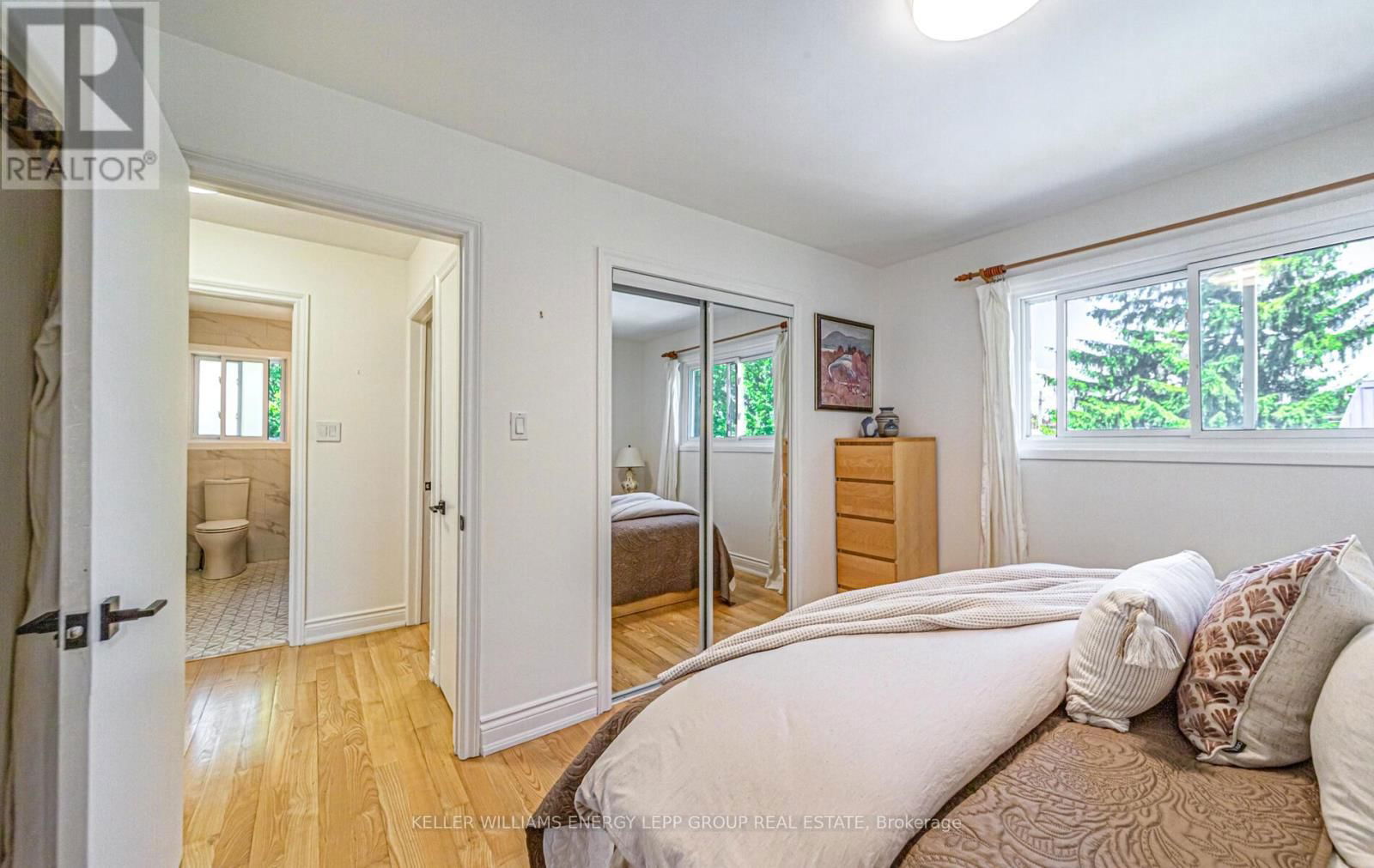 849 BYRON STREET NORTH Image 18