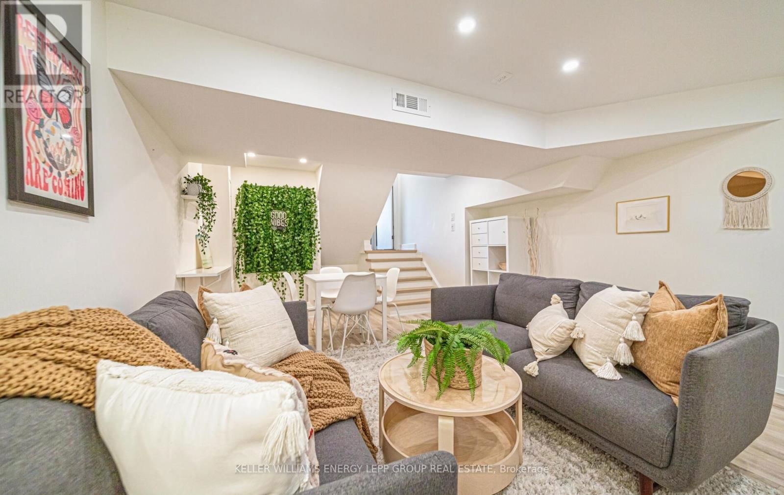 849 BYRON STREET NORTH Image 25