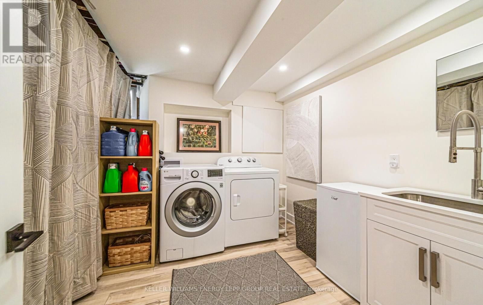 849 BYRON STREET NORTH Image 26