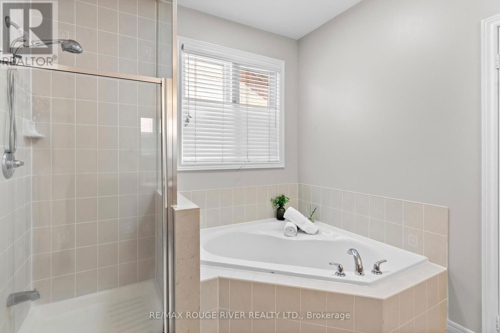 11 MAPLE EDGE LANE Image 20