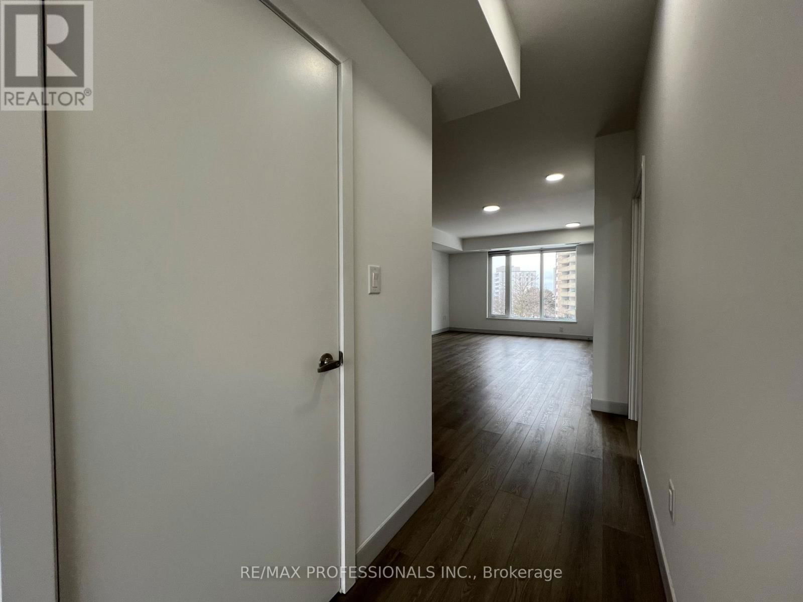 307 - 37 ANTRIM CRESCENT Image 15