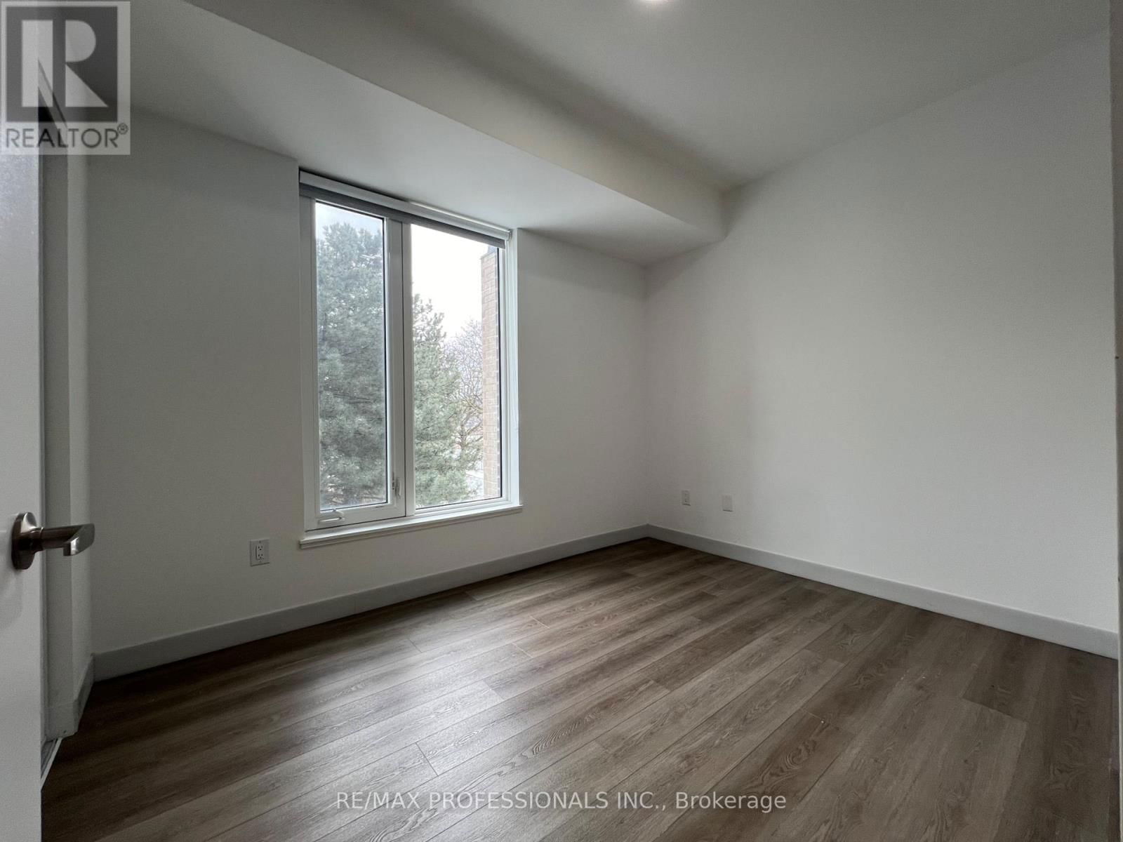 307 - 37 ANTRIM CRESCENT Image 16