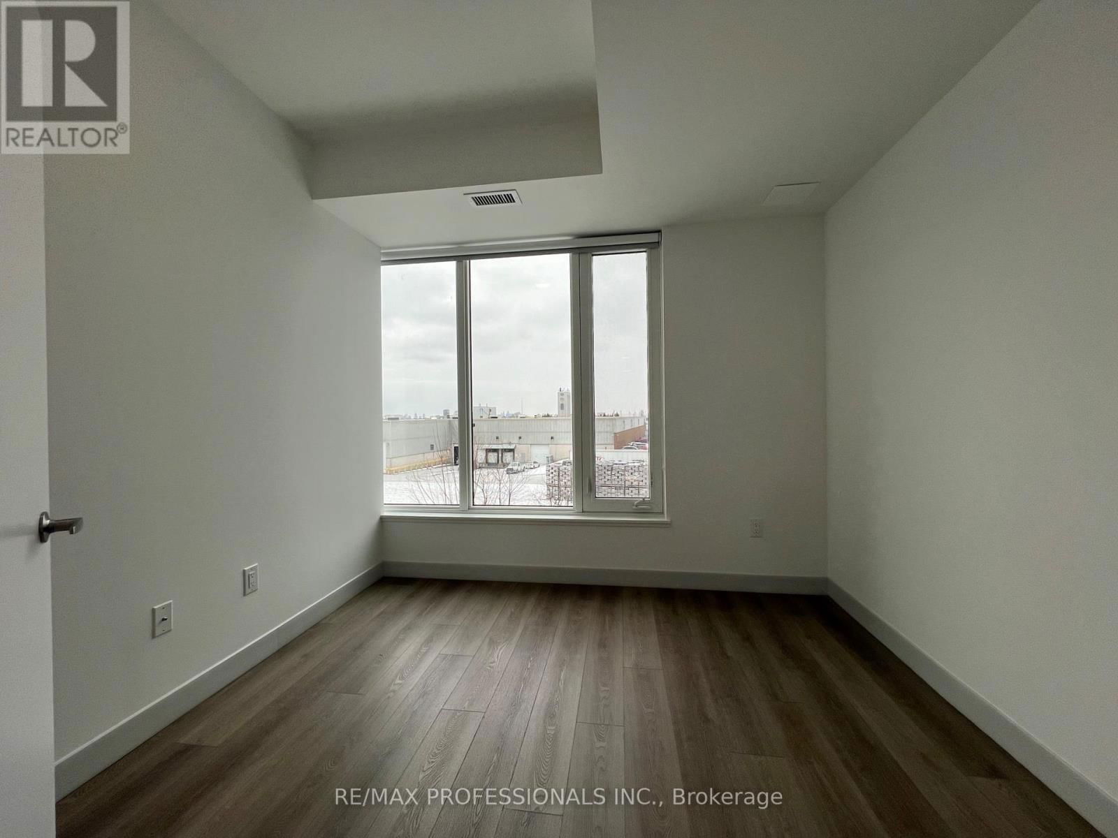 307 - 37 ANTRIM CRESCENT Image 18