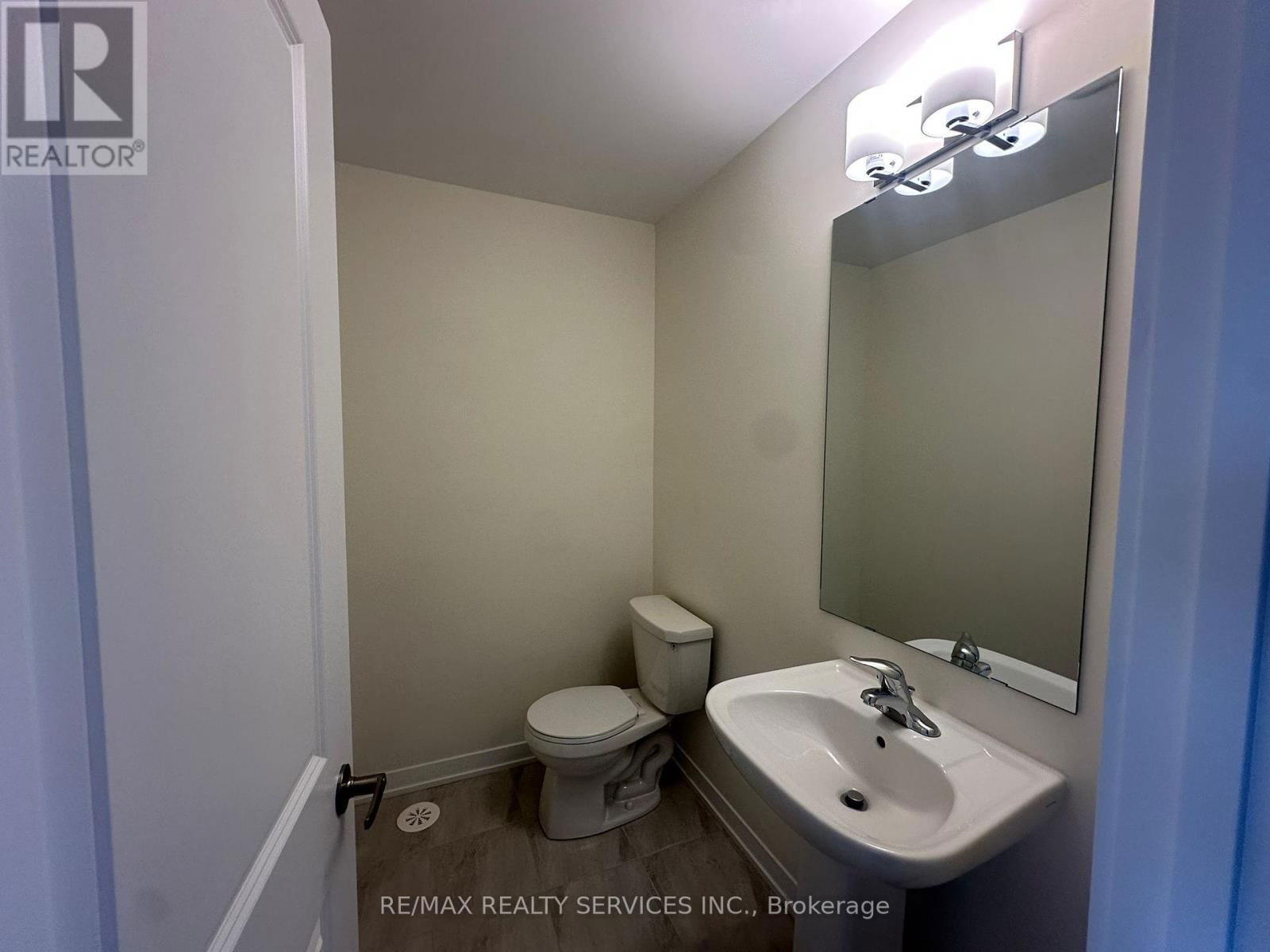 709 - 1695 DERSAN STREET Image 10