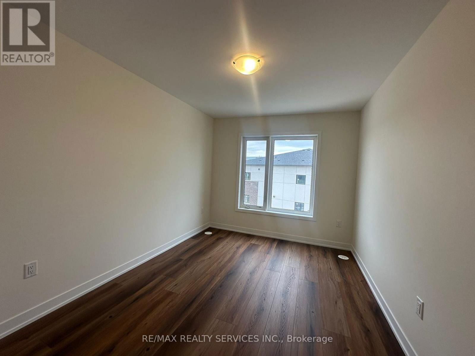 709 - 1695 DERSAN STREET Image 12