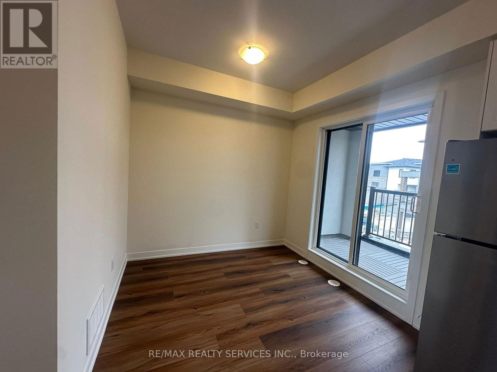 709 - 1695 DERSAN STREET Image 13