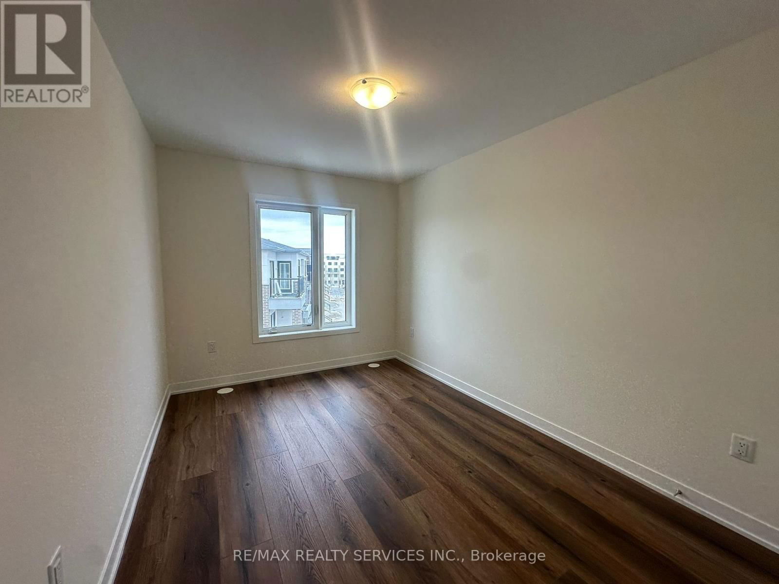 709 - 1695 DERSAN STREET Image 15