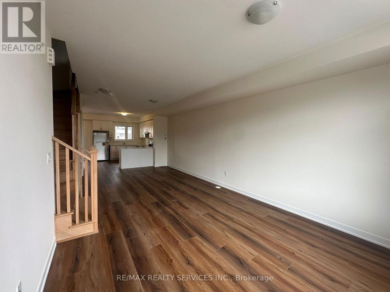 709 - 1695 DERSAN STREET Image 3