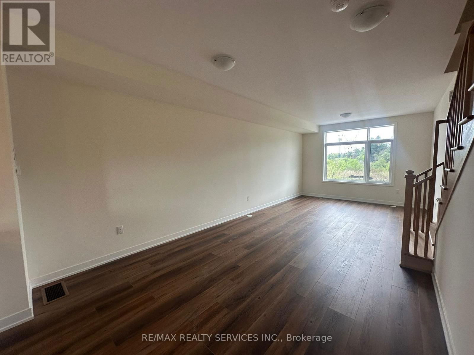 709 - 1695 DERSAN STREET Image 4