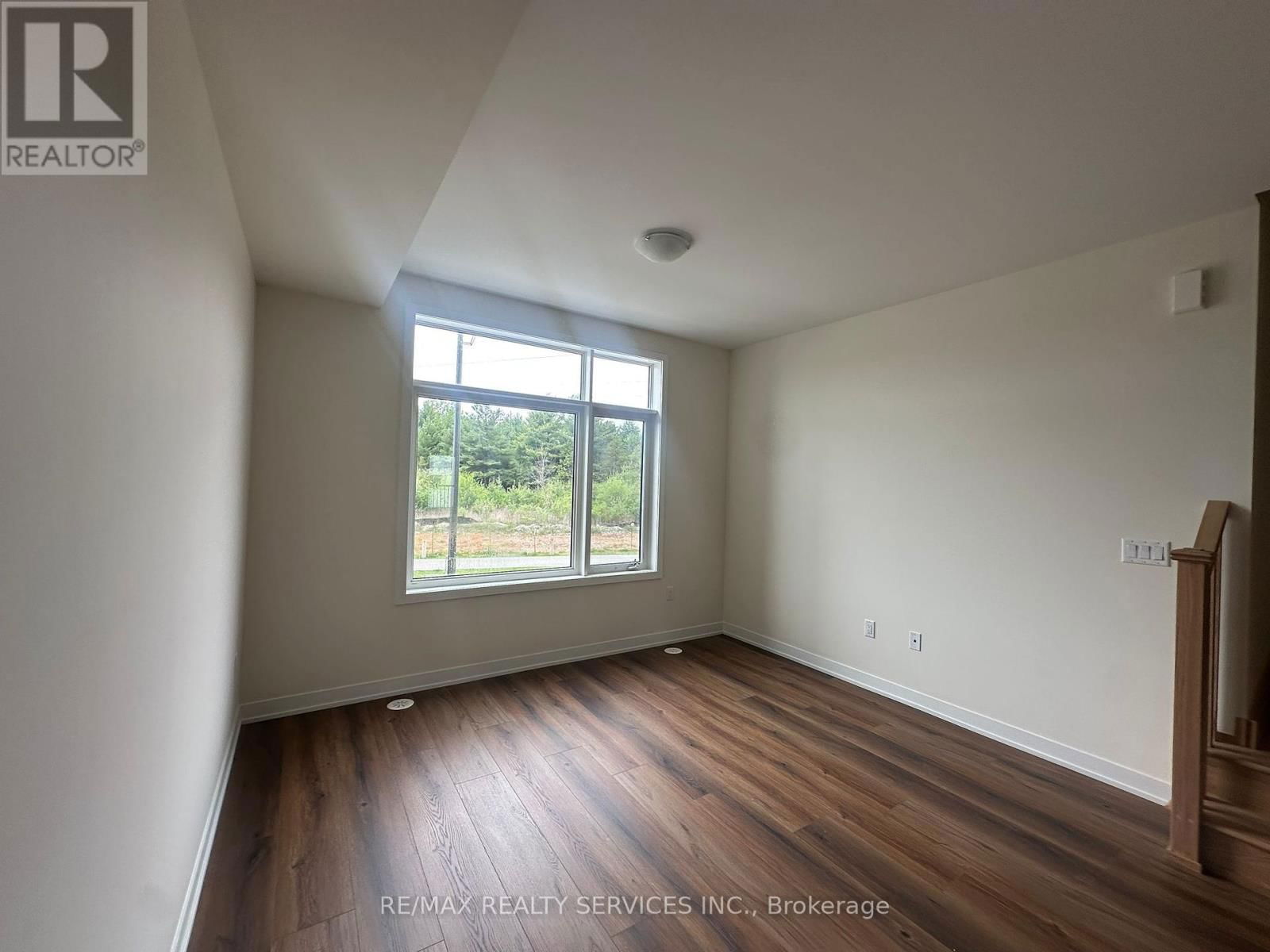 709 - 1695 DERSAN STREET Image 5