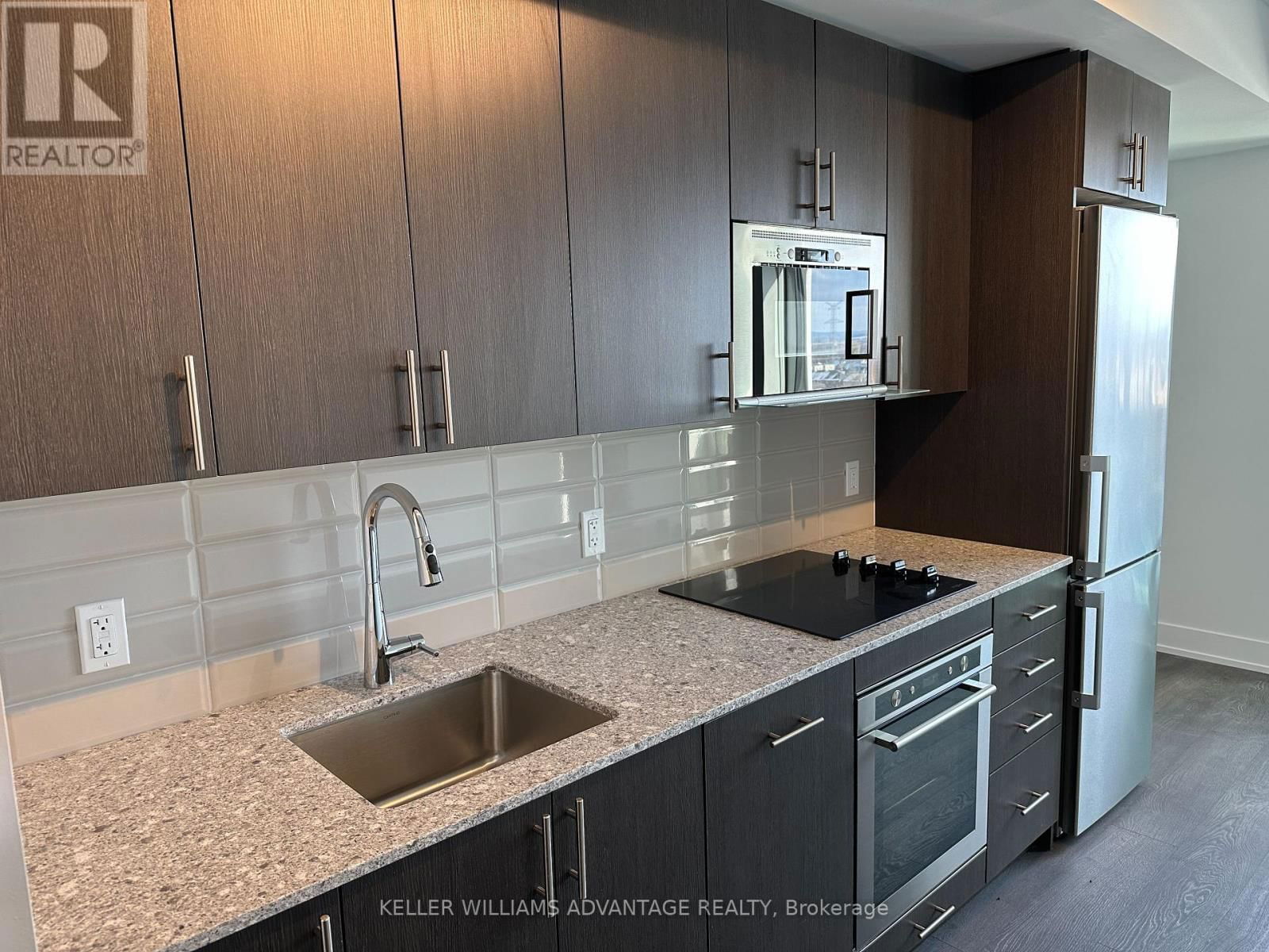 1019 - 2550 SIMCOE STREET NORTH Image 3