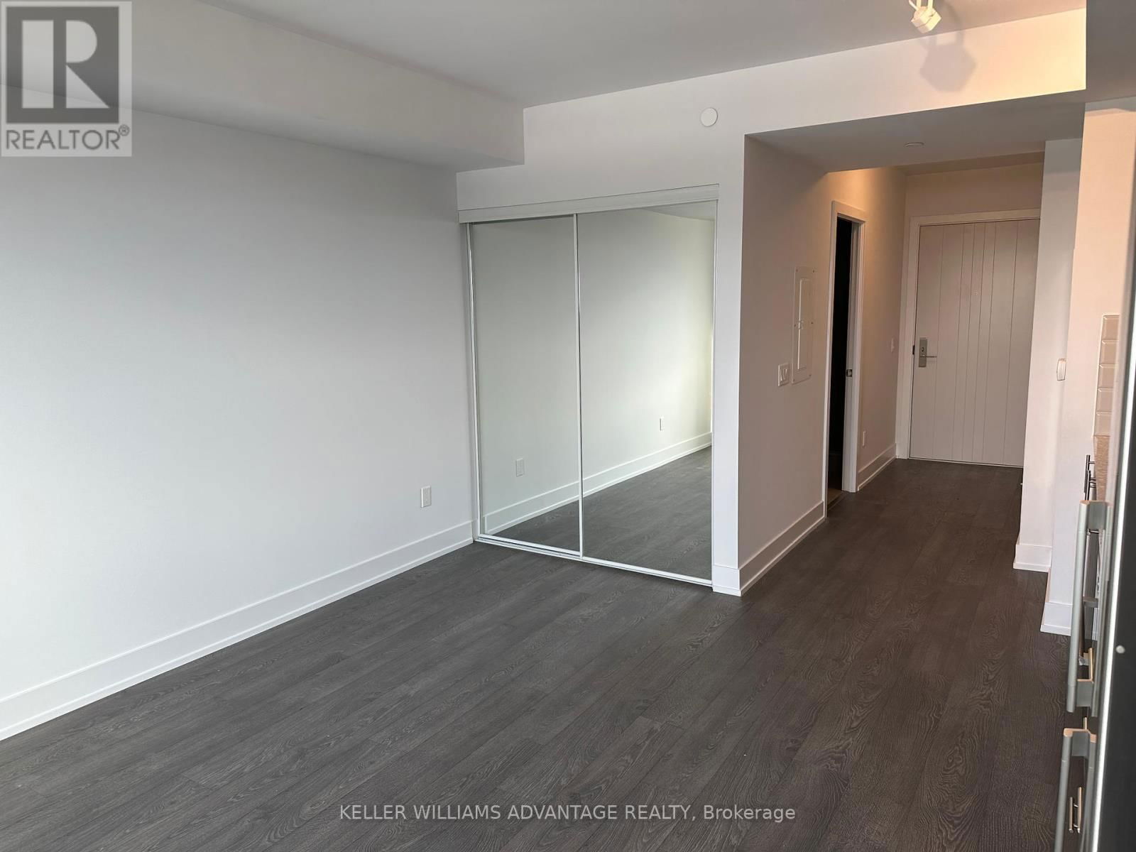 1019 - 2550 SIMCOE STREET NORTH Image 6